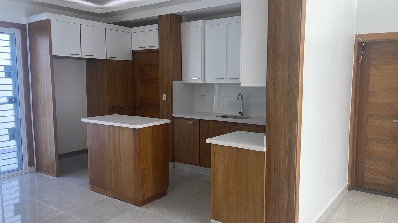 apartamentos - Apartamento 1er Nivel con Patio Privado en Los Laureles  1