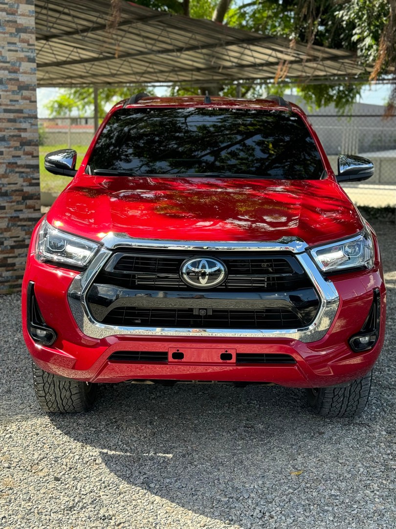 jeepetas y camionetas - Toyota Hilux SRV 2024 como nueva