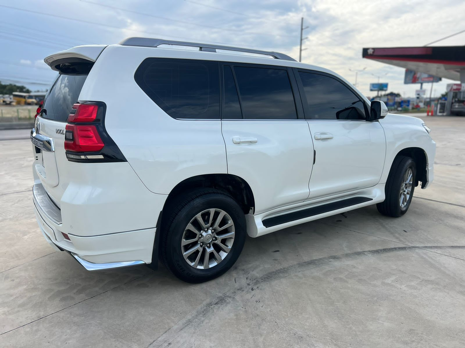 jeepetas y camionetas - Toyota prado vx 2018 3