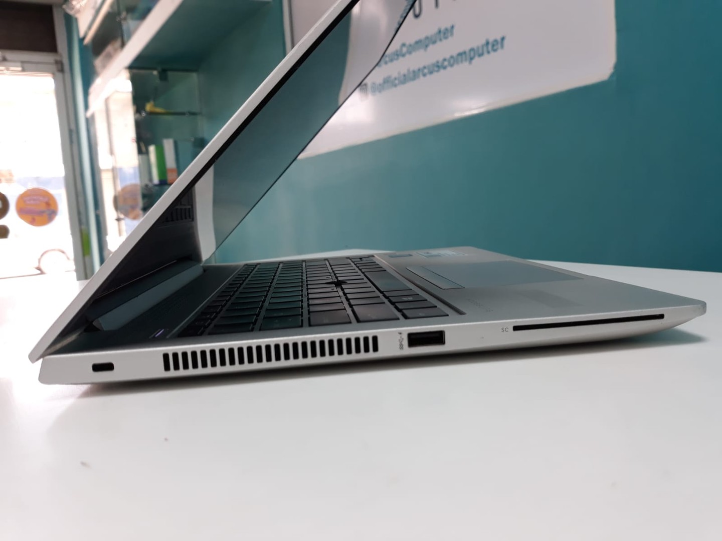 computadoras y laptops - Laptop, HP EliteBook 840 G5 (touch) / 8th Gen, Intel Core i5 / 8GB DDR4 / 512GB  6