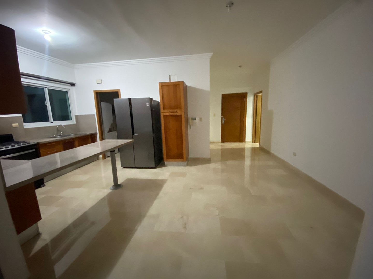 apartamentos - Rento apartamento sin amueblar con cuarto de servicio  2