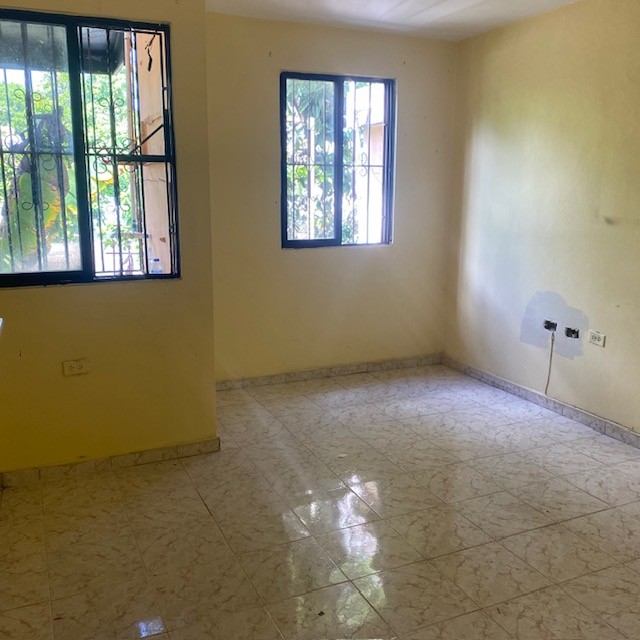 casas - Casa de dos niveles completamente  independientes en Santo Domingo Este 2