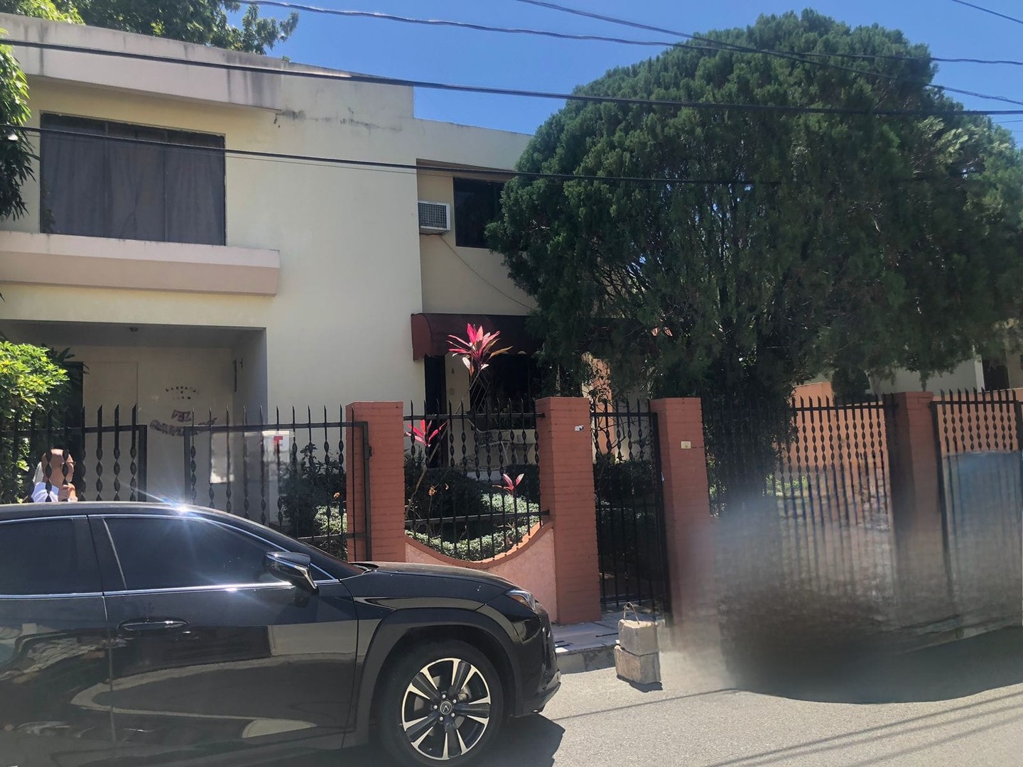 casas - Casa en Venta Amplia con Oficina independiente en Gala