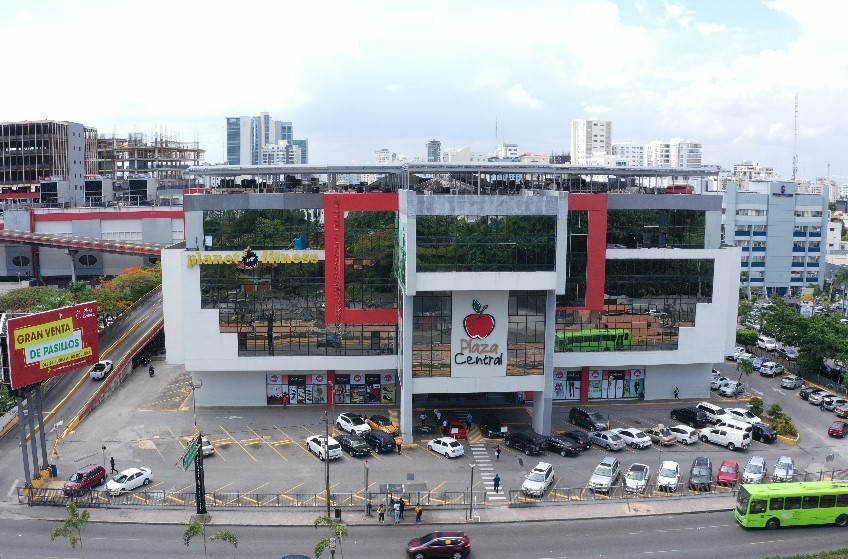 oficinas y locales comerciales - LOCAL COMERCIAL UBICADO EN PLAZA CENTRAL PIANTINI, PRIMER PISO 149.45M2 + 100M2  0