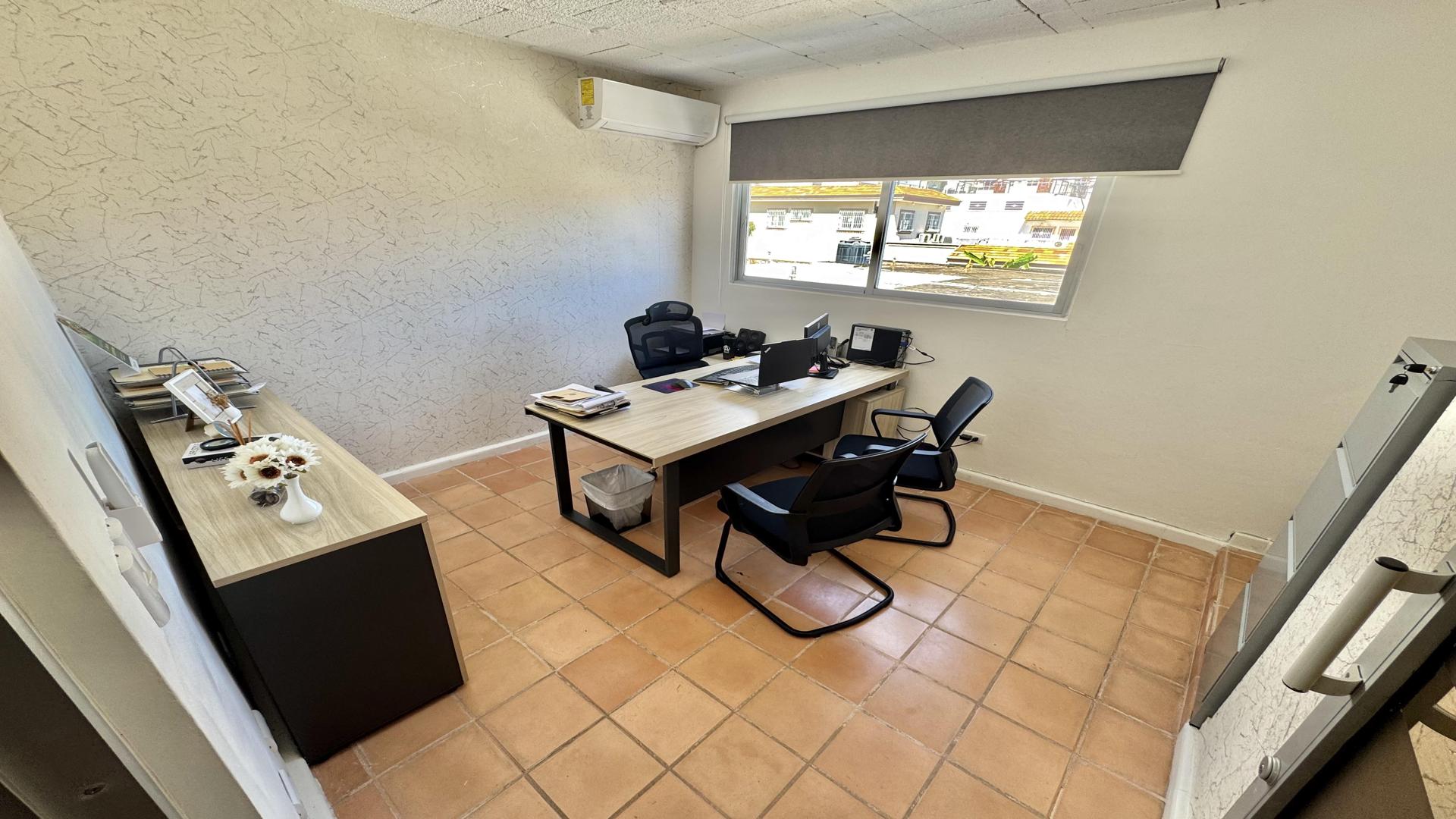 oficinas y locales comerciales - Local Comercial en Mirador Sur 4