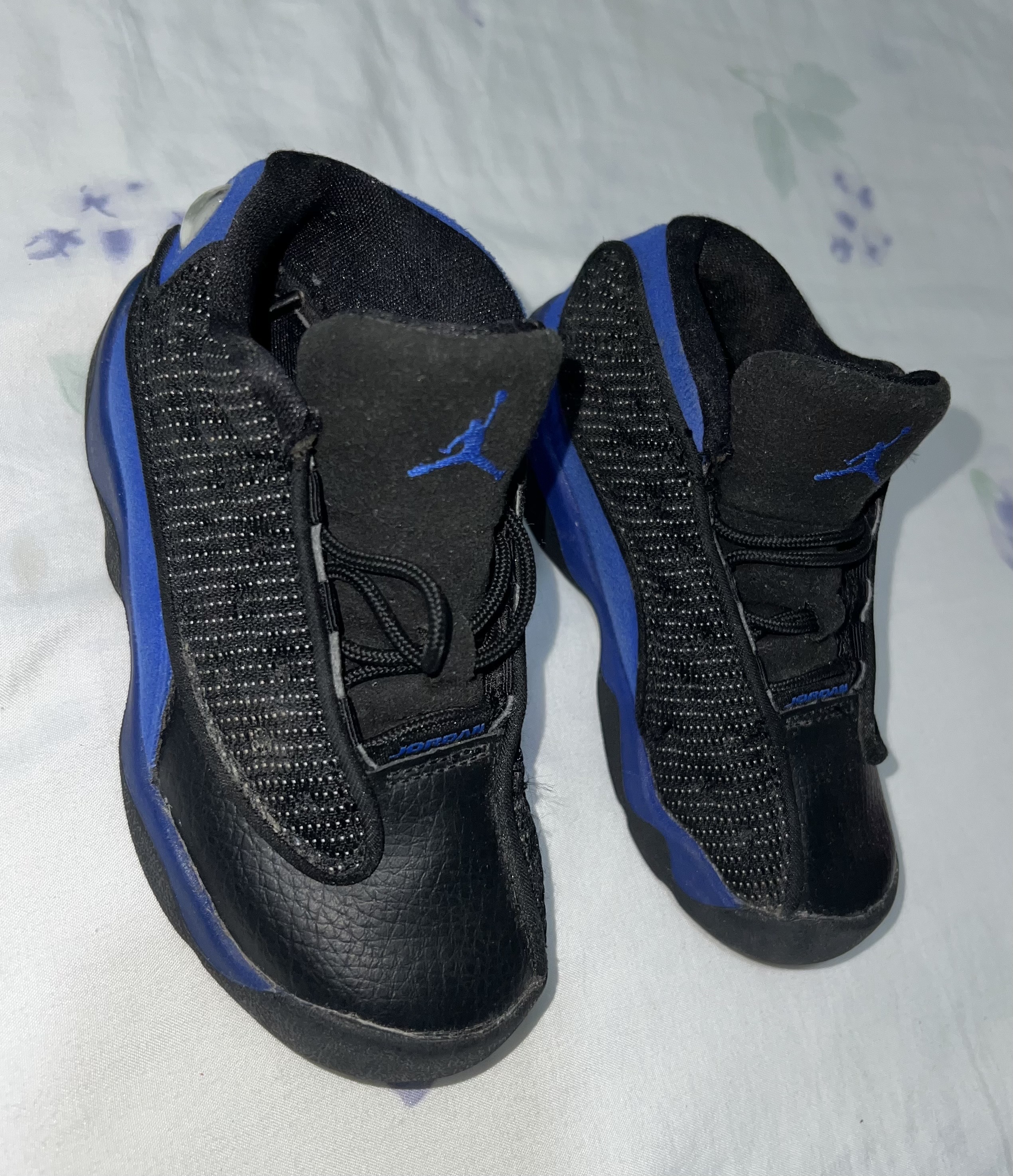 ropa y zapatos - Nike AIR JORDAN 13 -Niño- Size 9C Negro con Azul Oscuro. 3