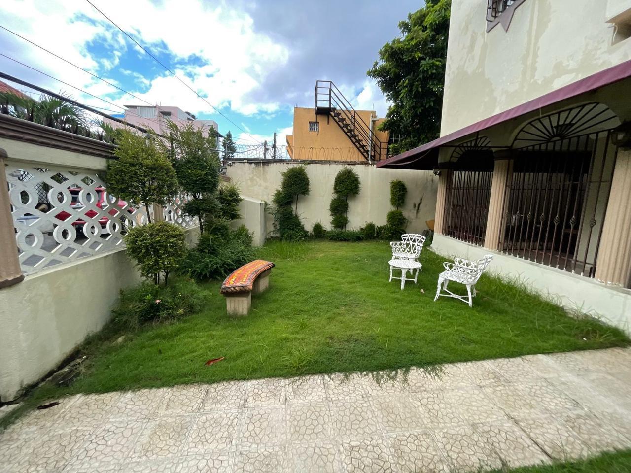 casas - casa en venta en Vista Hermosa.6 habitaciones,jardin,family,4 parqueos y 4 baños 1