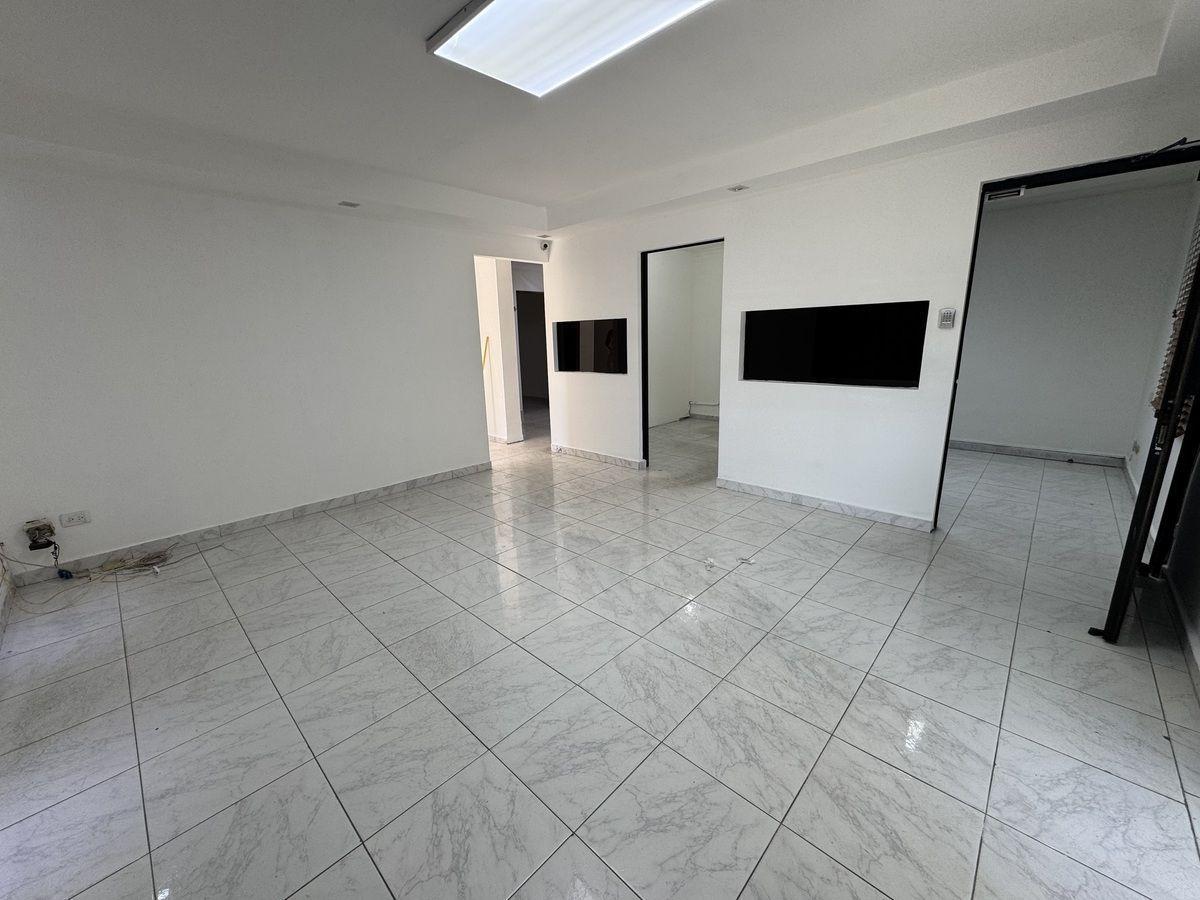 oficinas y locales comerciales - Alquilo local comercial en 1er nivel con 3 parqueos 2