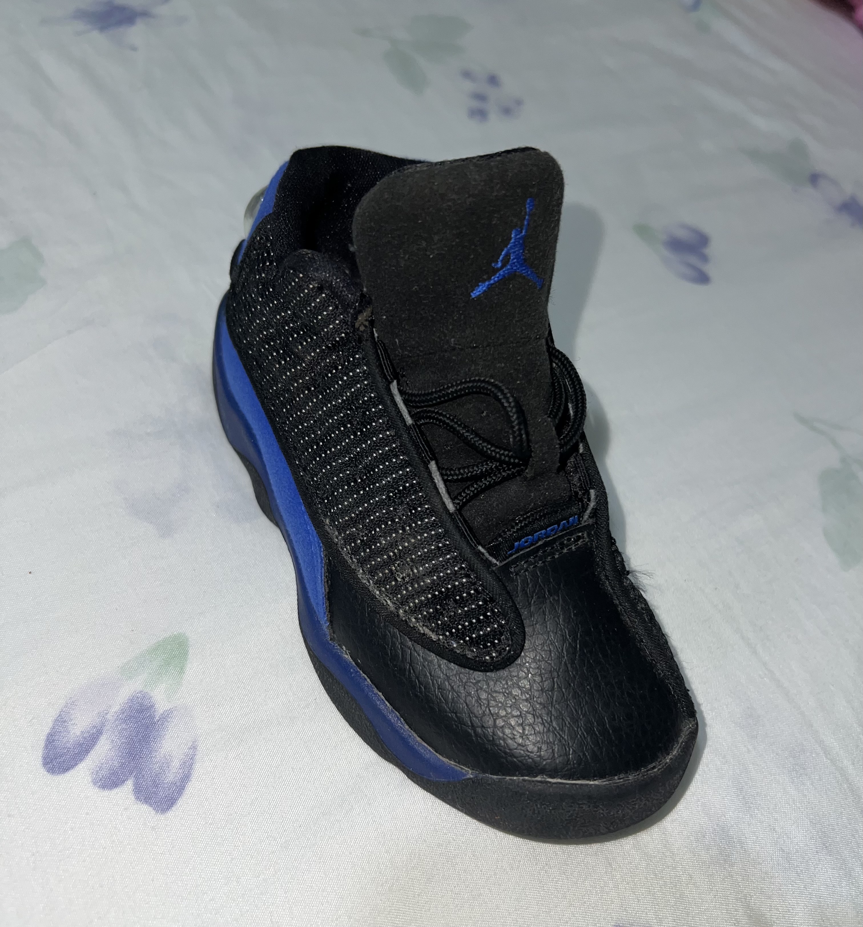 ropa y zapatos - Nike AIR JORDAN 13 -Niño- Size 9C Negro con Azul Oscuro. 4