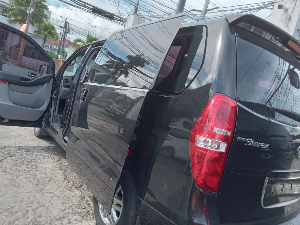 jeepetas y camionetas - HYUNDAI GRAND STAREX 2017 NEGRA DESDE RD$1,250.100 7