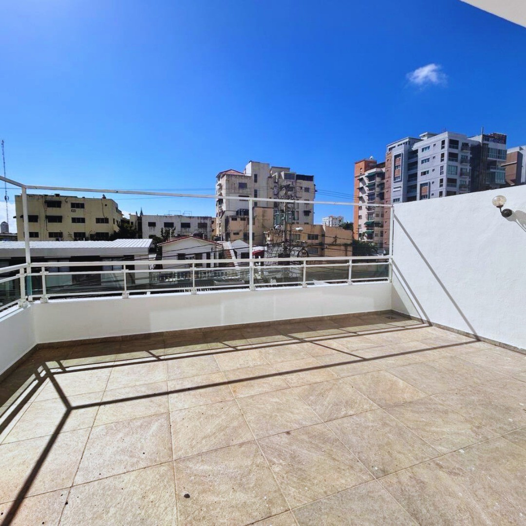 apartamentos - Apartamento en Alquiler en Evaristo Morales CON TERRAZA PRIVADA.
2 Hab 
US$1,300 4