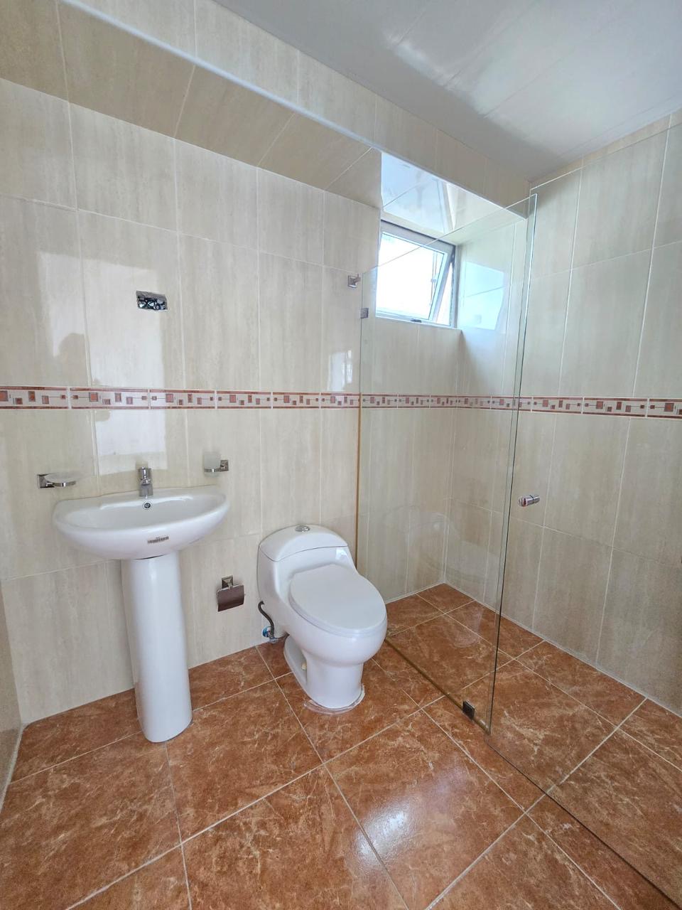 apartamentos - Alquiló piso 7 urbanización tres hab con su baño d 6