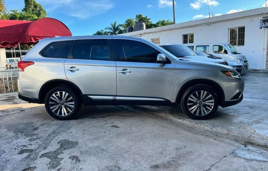 jeepetas y camionetas - 2019 Mitsubishi Outlander SE 4x4  8