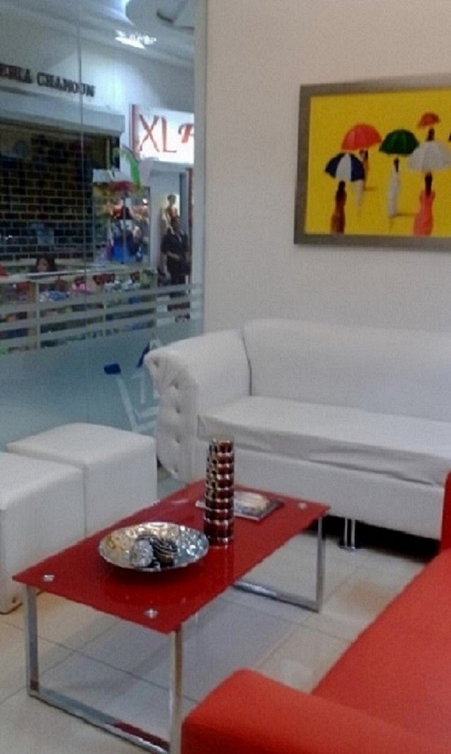 oficinas y locales comerciales - LOCAL COMERCIAL UBICADO EN PLAZA CENTRAL PIANTINI, PRIMER PISO 149.45M2 + 100M2  2