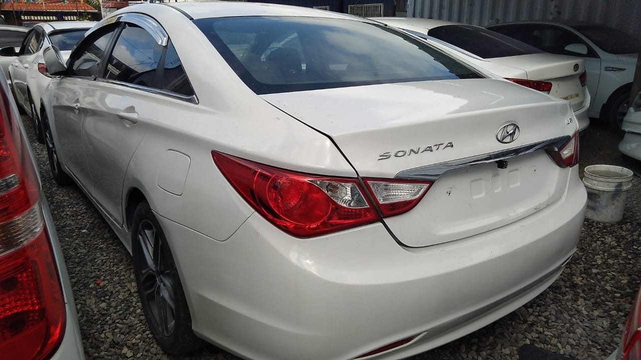 carros - HYUNDAI Y20 2016 BLANCODESDE: RD$ 560,100.00 4