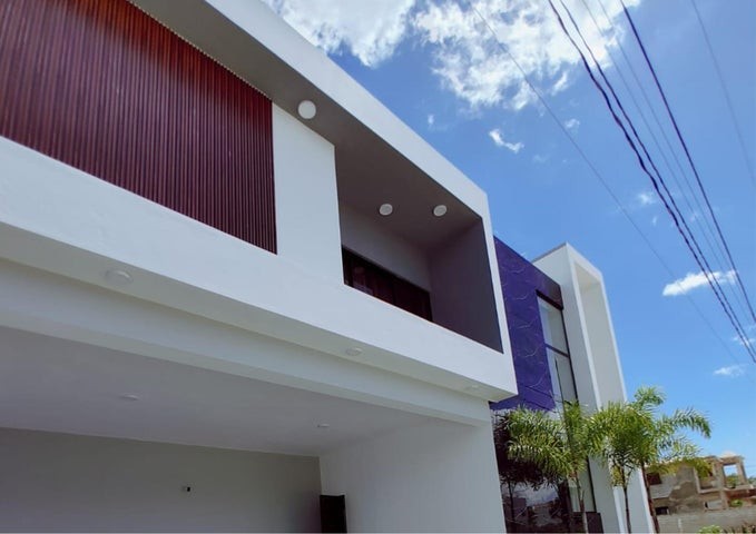 casas - Casa en venta Punta Cana #24-1827 cuatro dormitorios, piscina privada, jardín.
