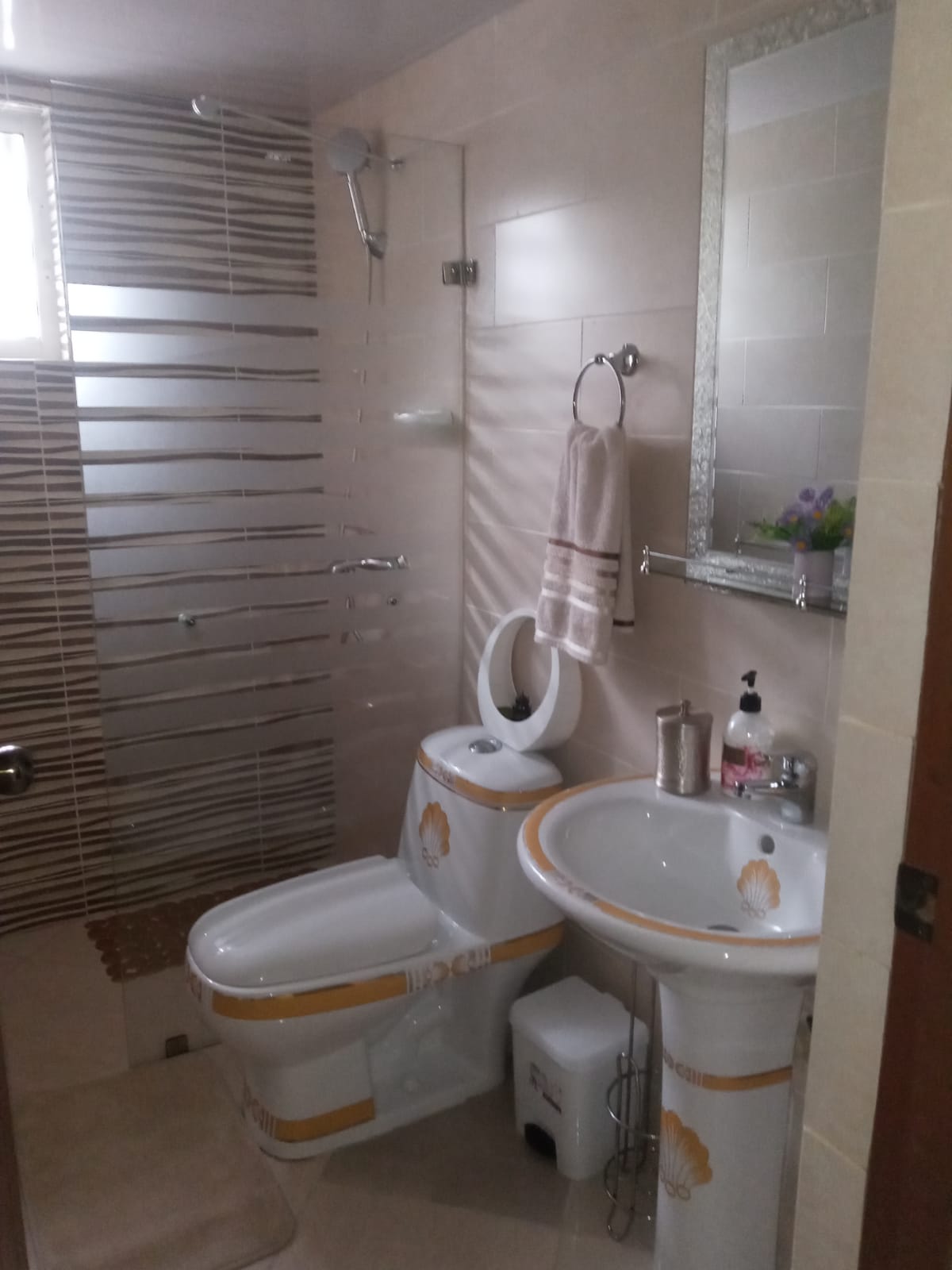 apartamentos - SE VENDE DE Apartamento CENTRICO Proximo al Jumbo 5