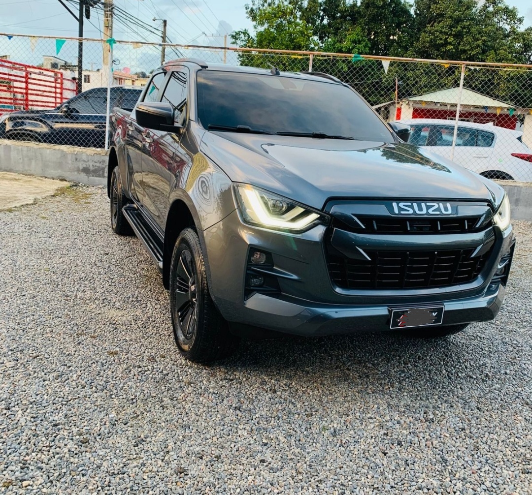 jeepetas y camionetas - 2024 Isuzu DMAX LSE 15 Mil km 