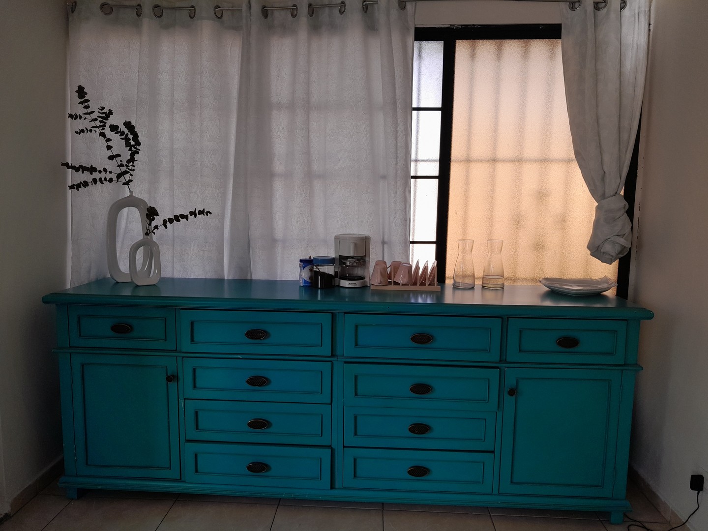 muebles y colchones - Mesas de respaldo y centro en caoba 15000
Credenza azul turquesa en caoba 90000 1