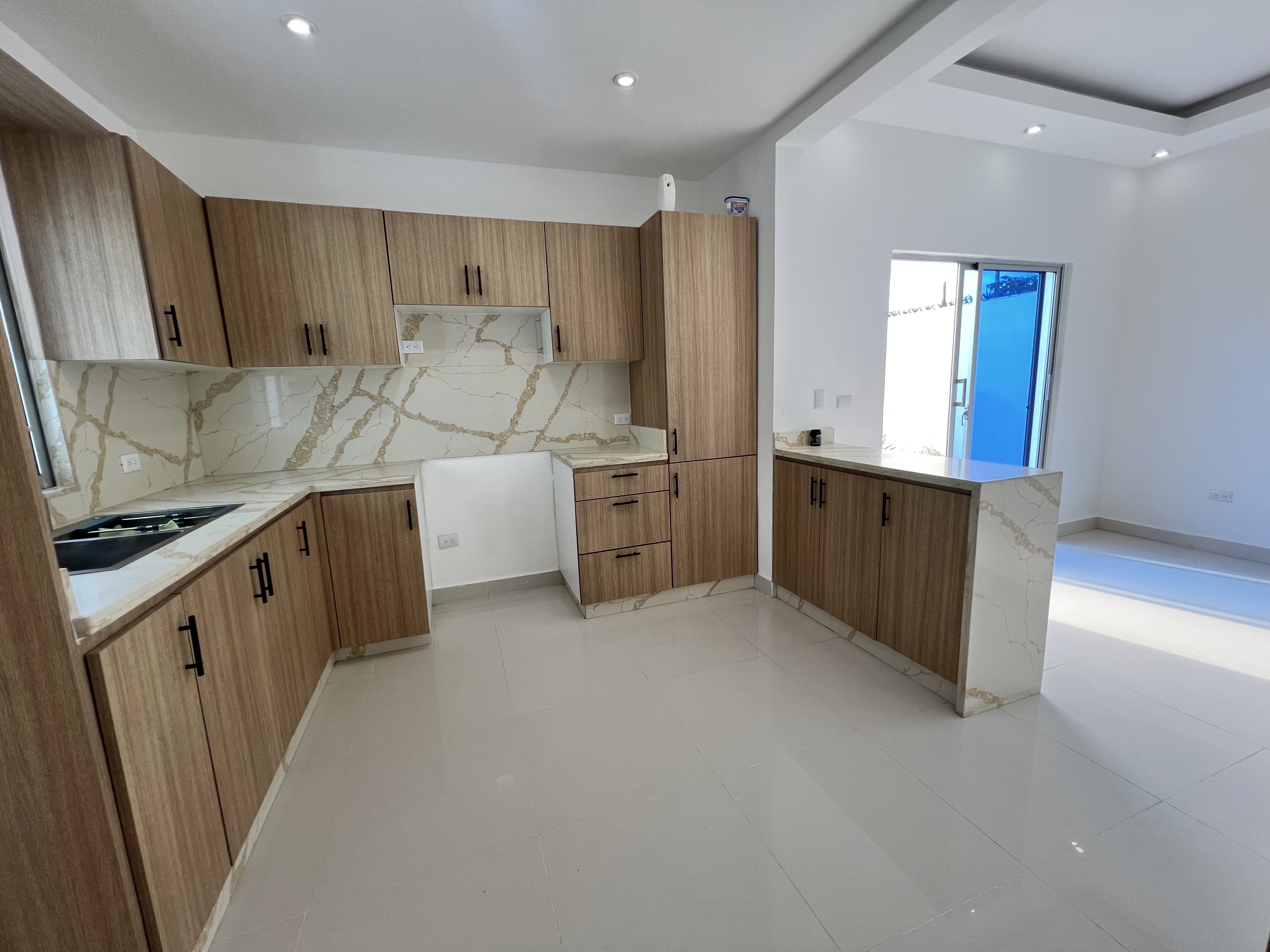 casas - venta de casa autopista de san Isidro brisa oriental Santo Domingo con patio 8