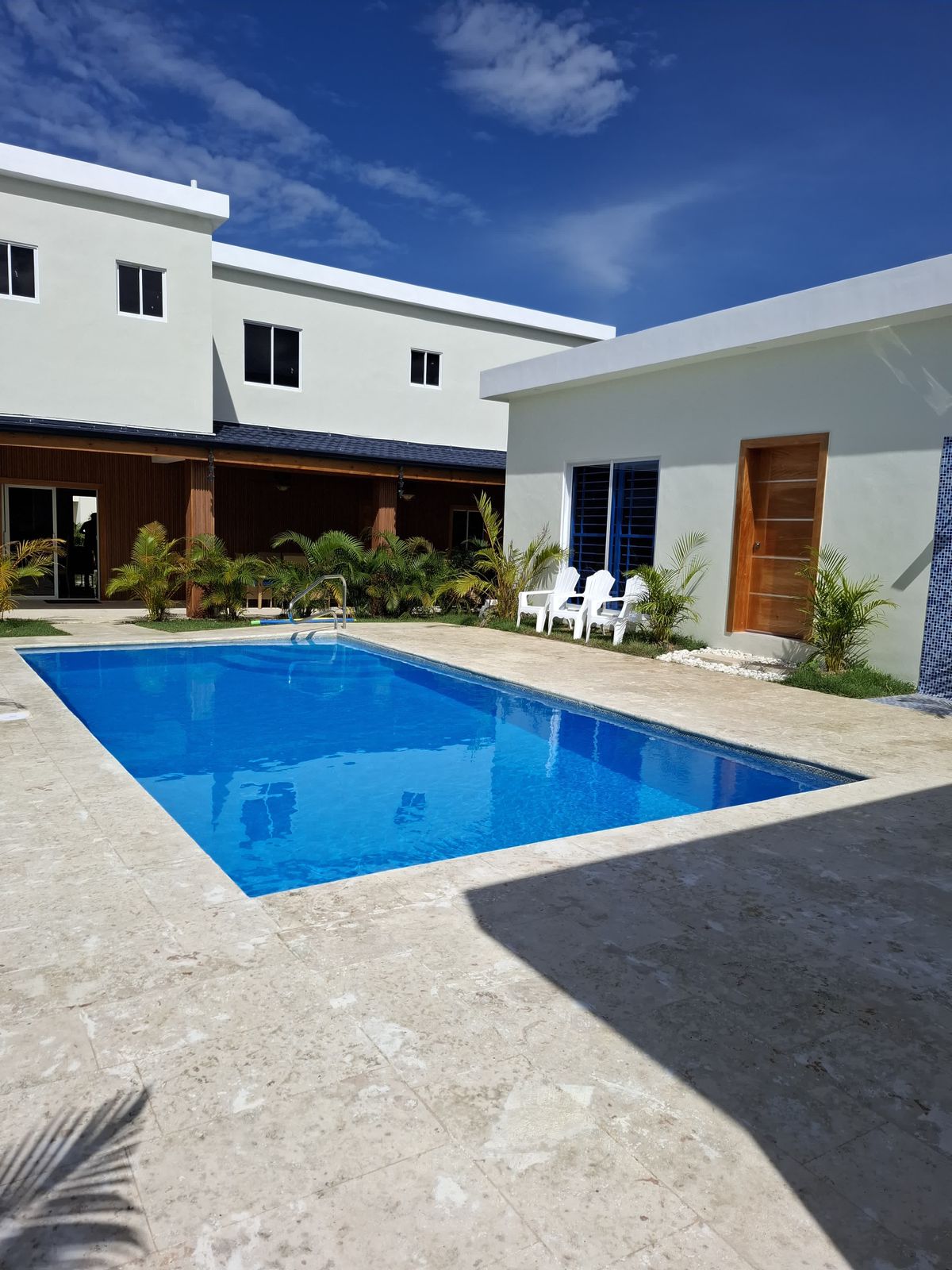 casas vacacionales y villas - Elegante villa de 5 dormitorios a 3 minutos de la playa  a buen precio nueva  1