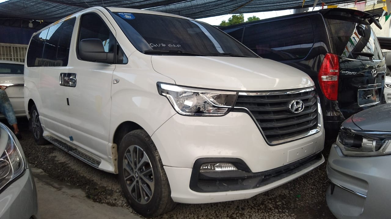 jeepetas y camionetas - HYUNDAI GRAND STAREX 2020 BLANCADESDE: RD$ 1,600.100 1