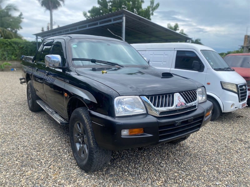 jeepetas y camionetas - Mitsubishi L200 2000 1