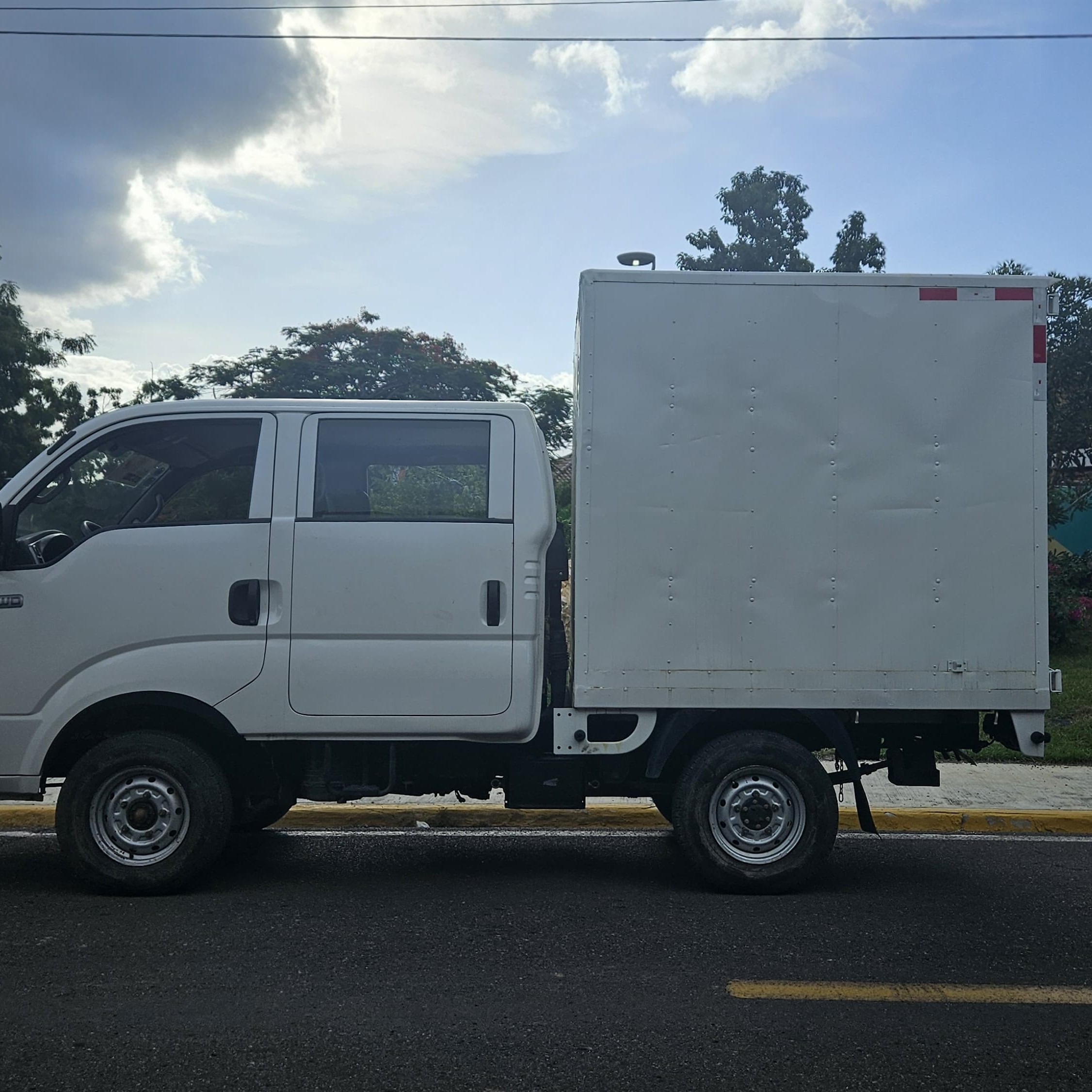 jeepetas y camionetas - kia bongo 2021 0