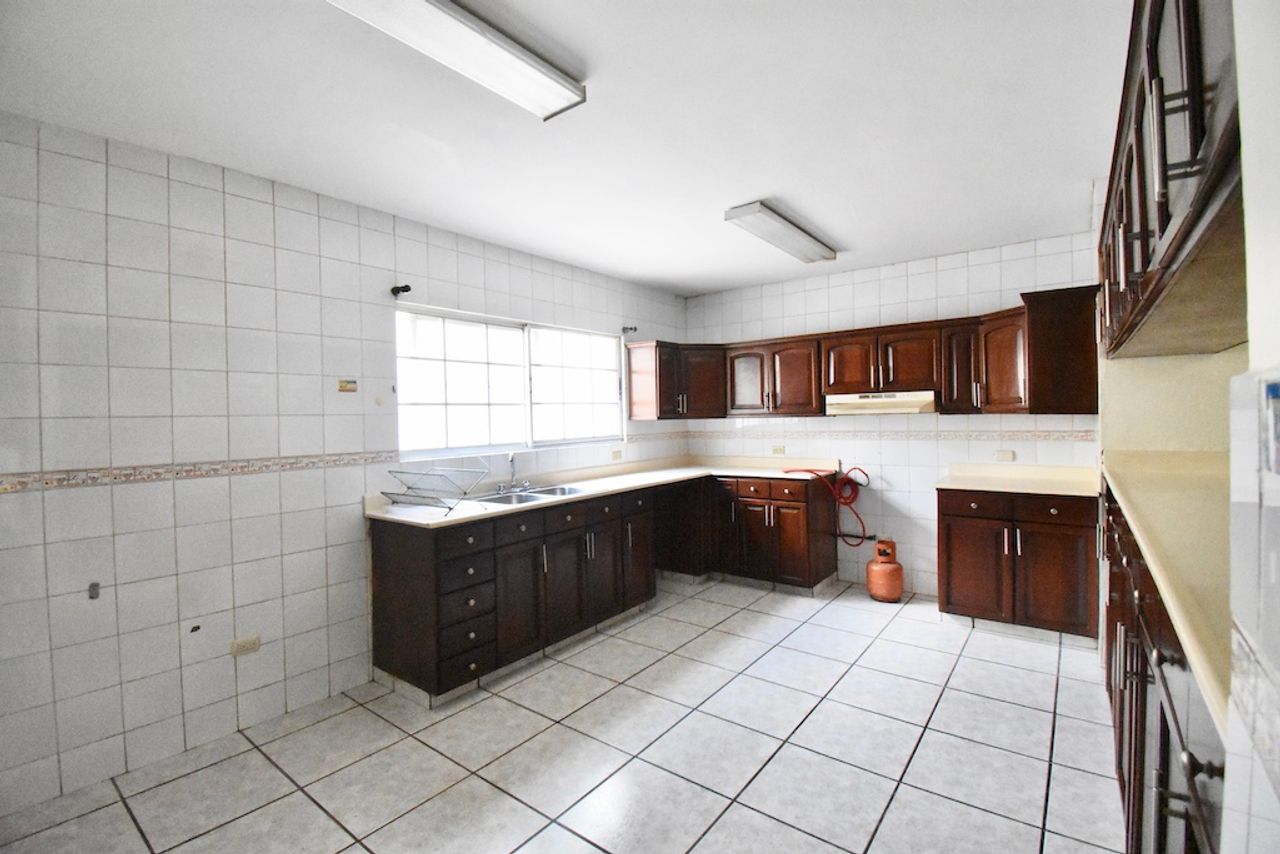 casas - 🏠🛑Venta de Casa en Las Praderas en Residencial Cerrado🛑 5