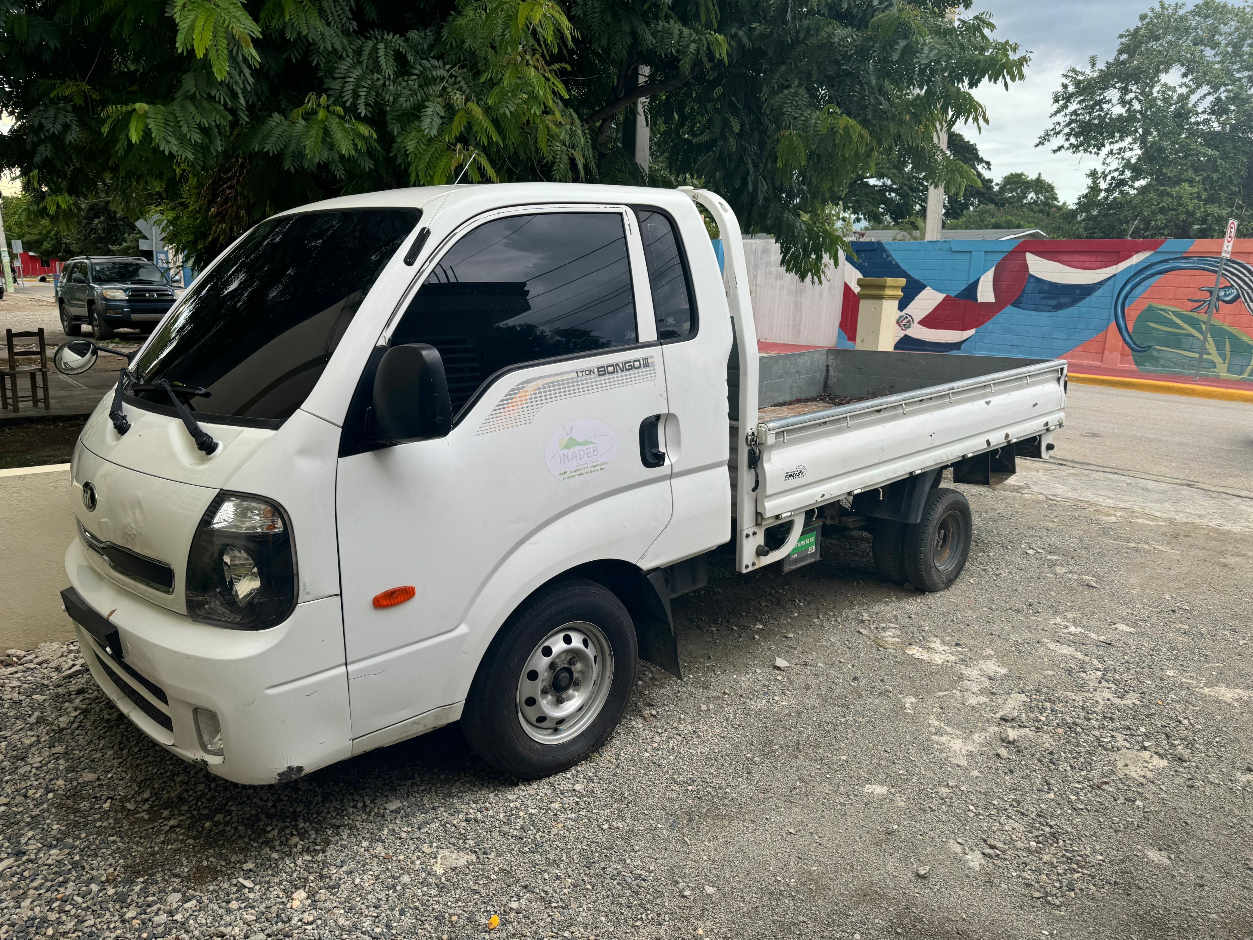 camiones y vehiculos pesados - Kia Bomgo III 2014 Excelentes condiciones  0