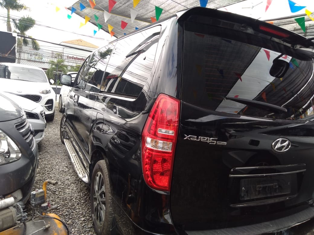 jeepetas y camionetas - HYUNDAI GRAND STAREX 2020 NEGRA 5