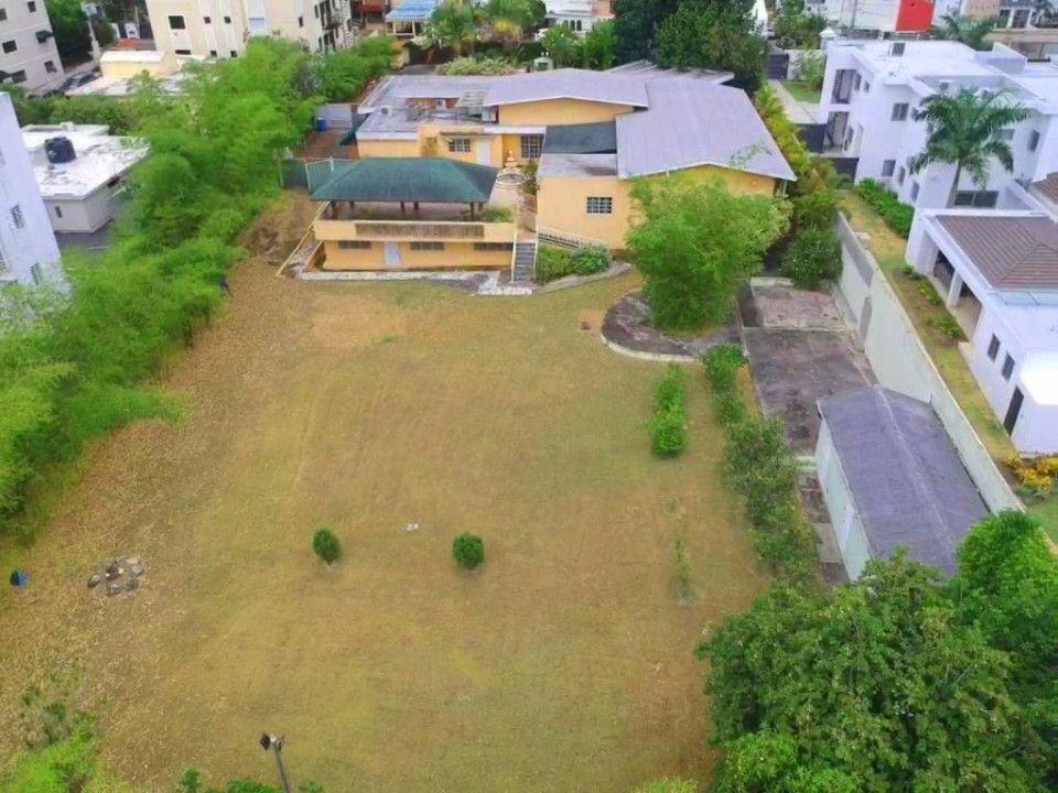 casas - Alquilo amplia casa con patio en Arroyo Hondo Viejo - para uso comercial 0