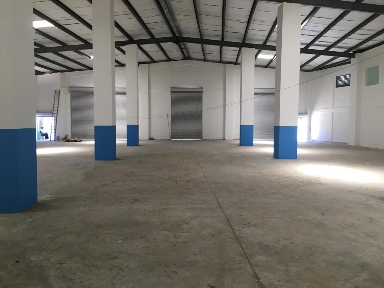 oficinas y locales comerciales - Vendo Nave en Herrera 
Precio us$ 590,000 4