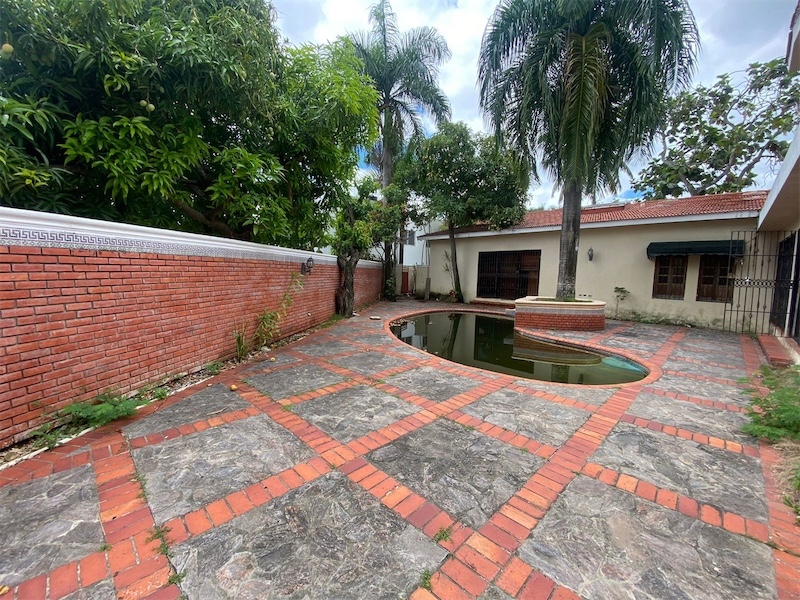 casas - Venta de casa 1000mts cerca del jardín botánico Arroyo Hondo Distrito Nacional 1