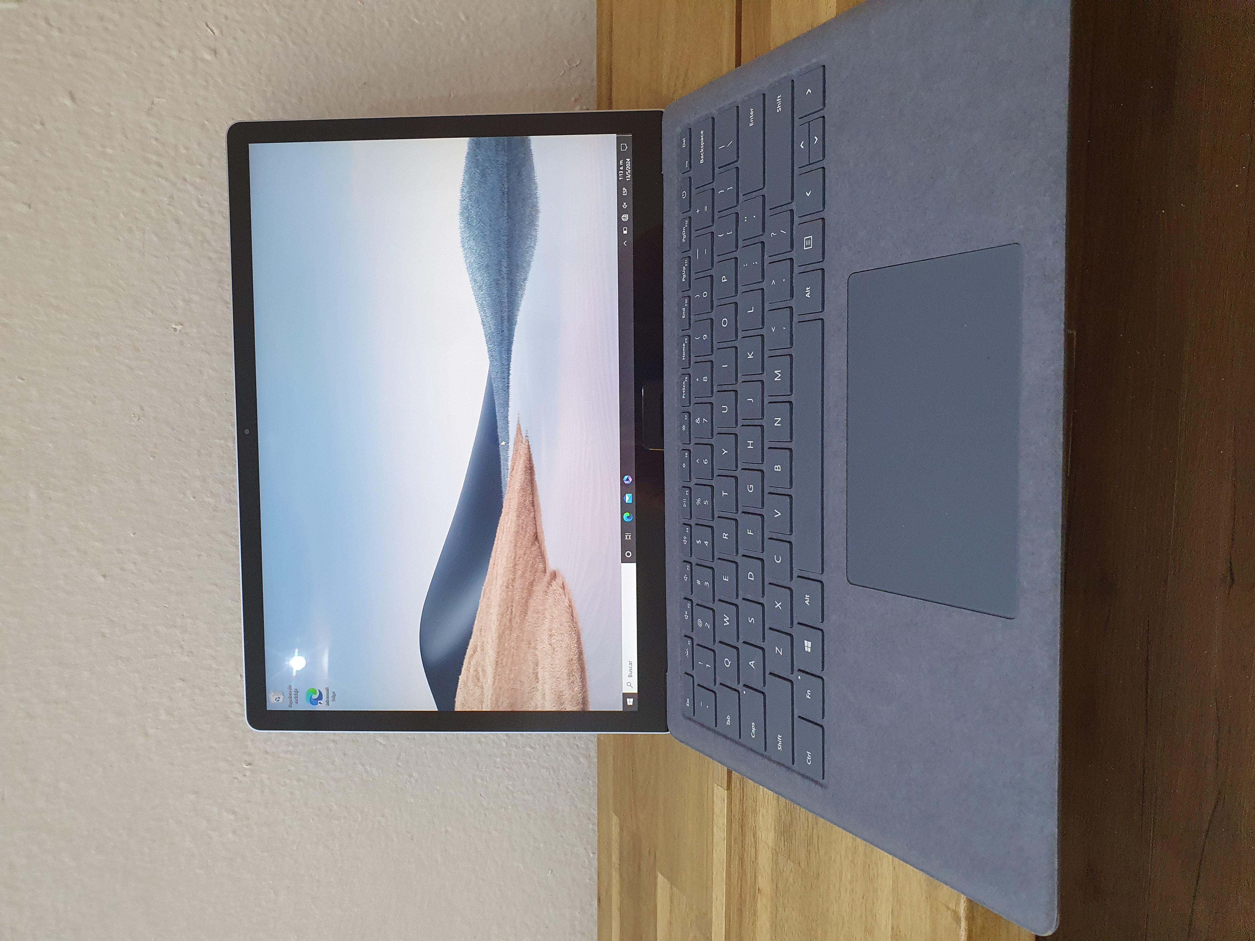 computadoras y laptops - Laptop Microsoft Surface 4, pant 14'' QHD, core i5, 256GB SSD, 8GB RAM, Nueva 2