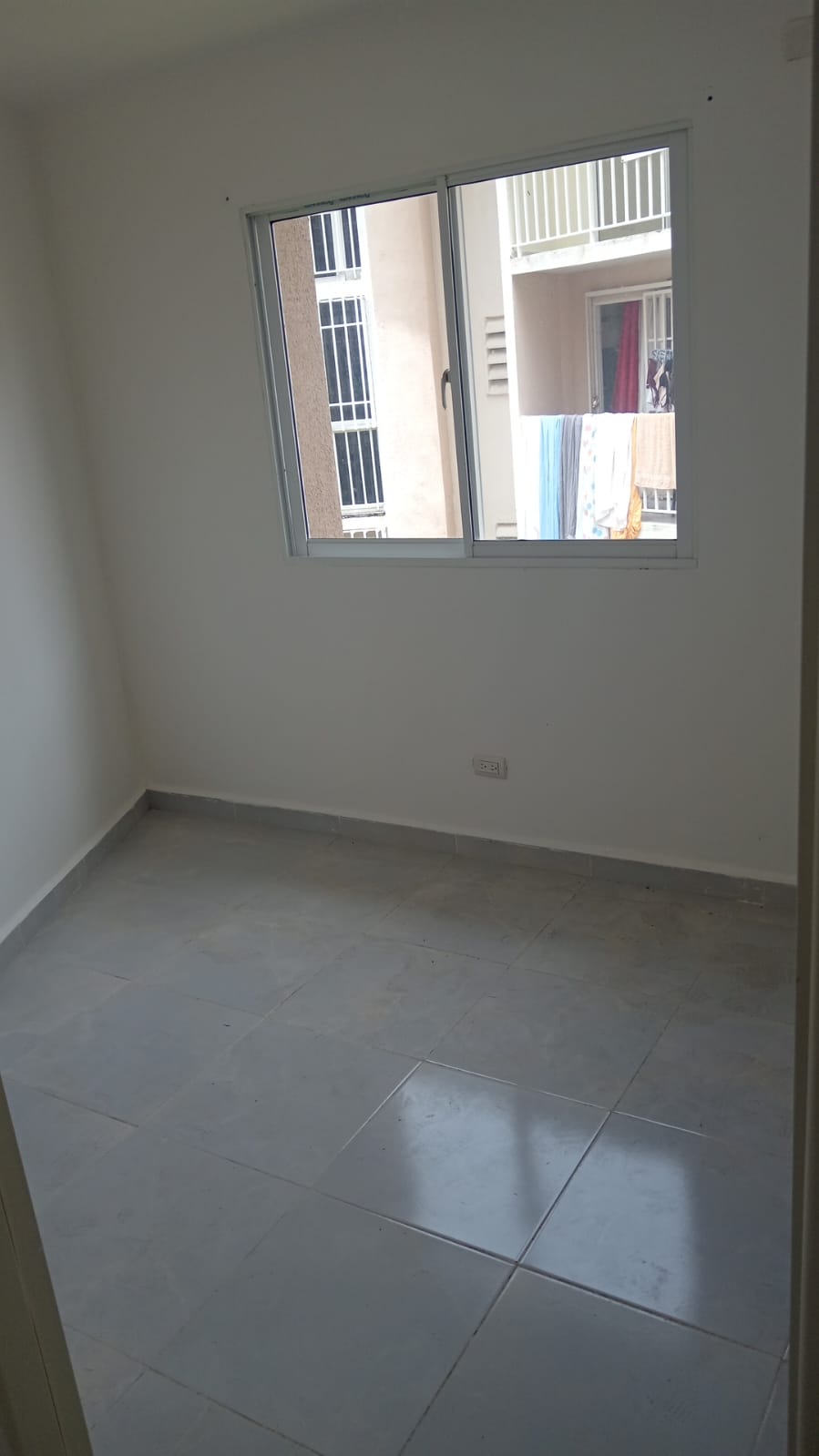 apartamentos - Tercer piso en la Avenida Jacobo Magluta 1