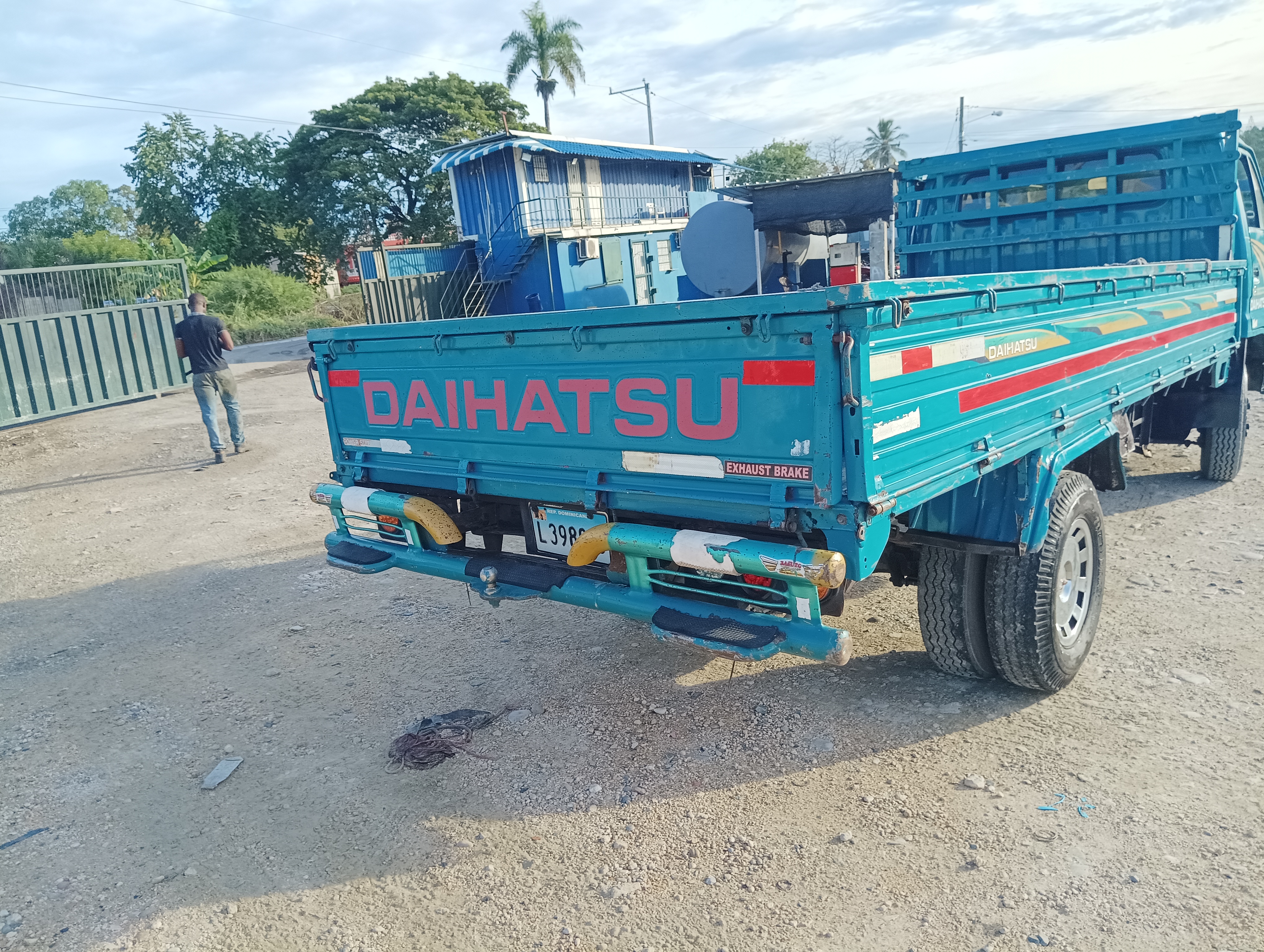 camiones y vehiculos pesados - ligeramente negociable 
