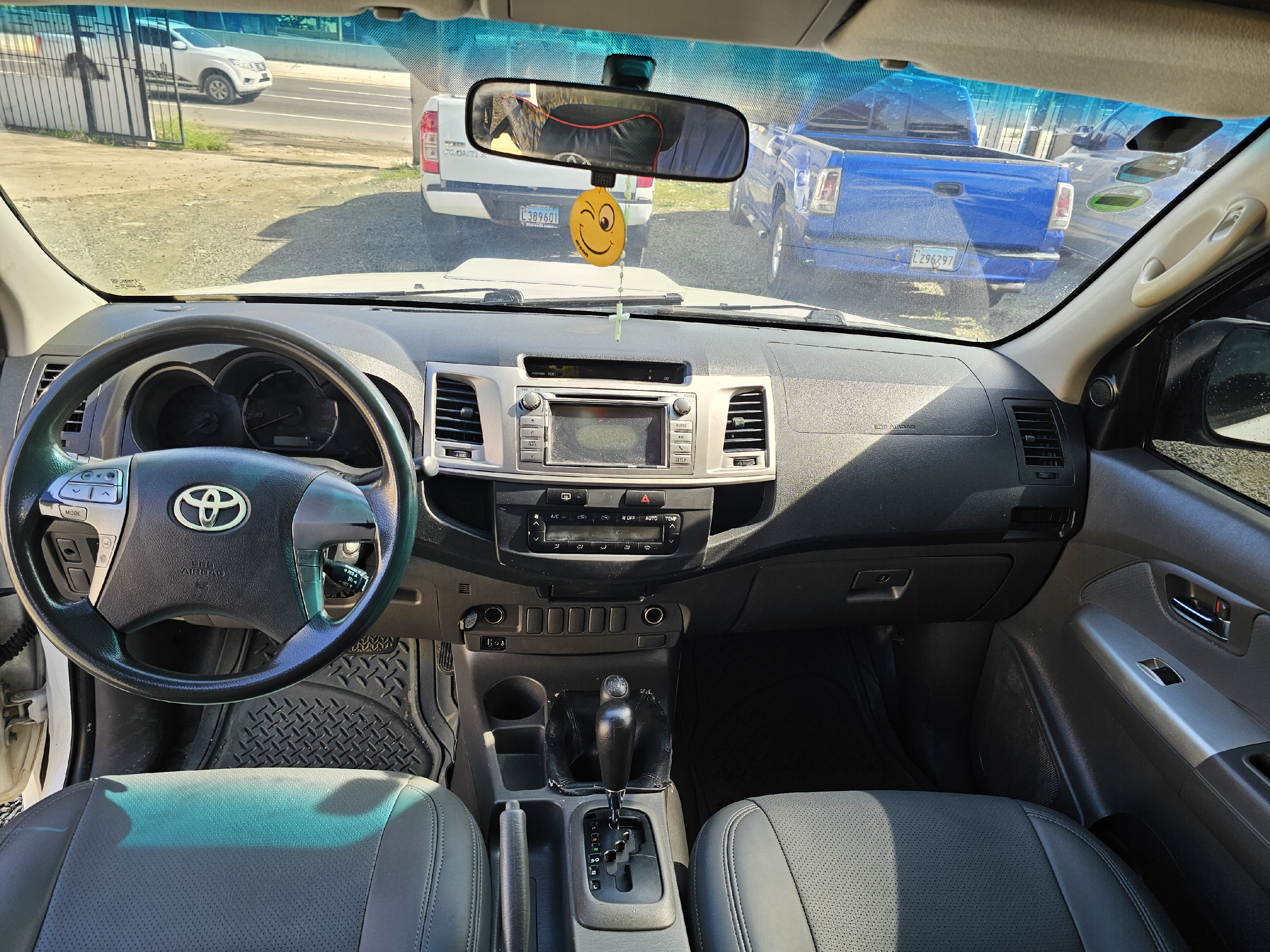 jeepetas y camionetas - Toyota hilux 2013 automatica 4×4 5