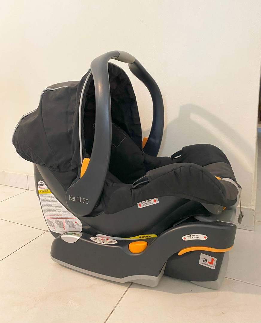 coches y sillas - DE OPORTUNIDAD!! Car seat de bebe con base para el vehiculo y coche incluidos. 
