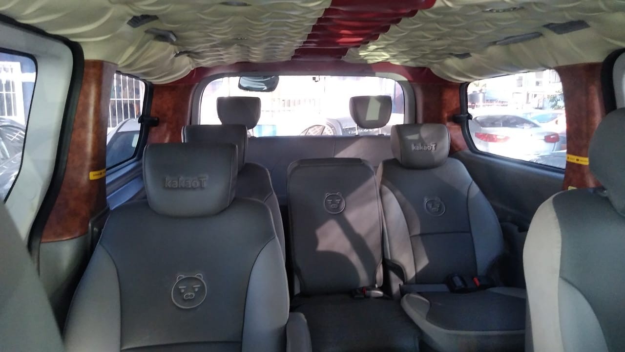 jeepetas y camionetas - HYUNDAI GRAND STAREX 2020 BLANCADESDE: RD$ 1,600.100 3