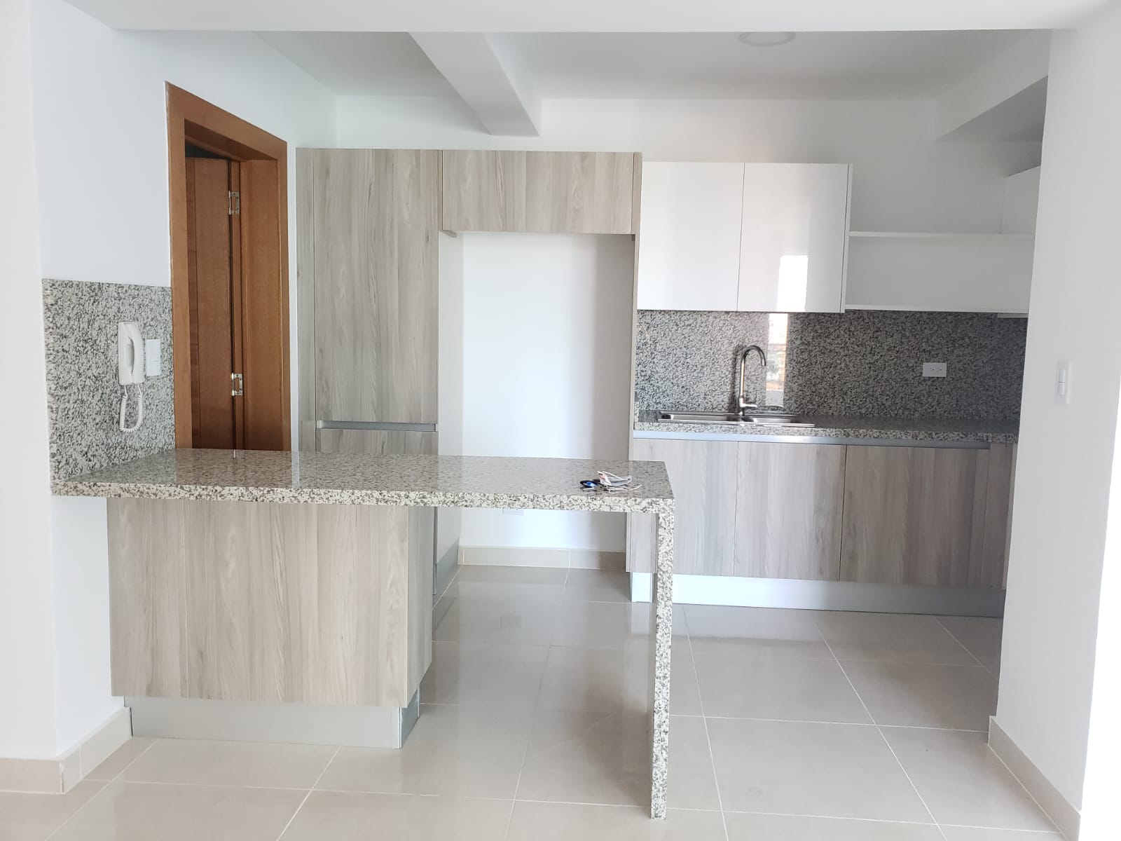 apartamentos - Bella Vista 3 Hab -Hab de Servicio-2 Parqueos C/AC 4