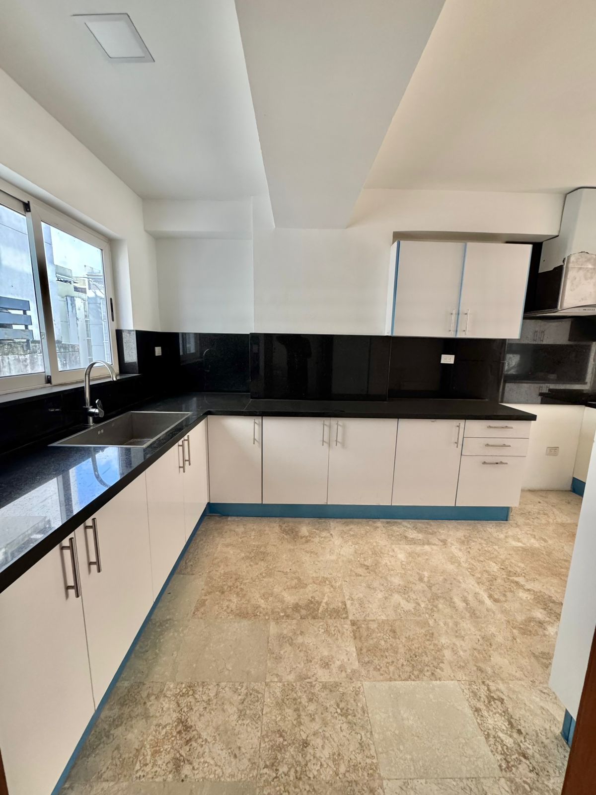 apartamentos - Apartamento en Venta SERRALLÉS  USD 300,000.00  8