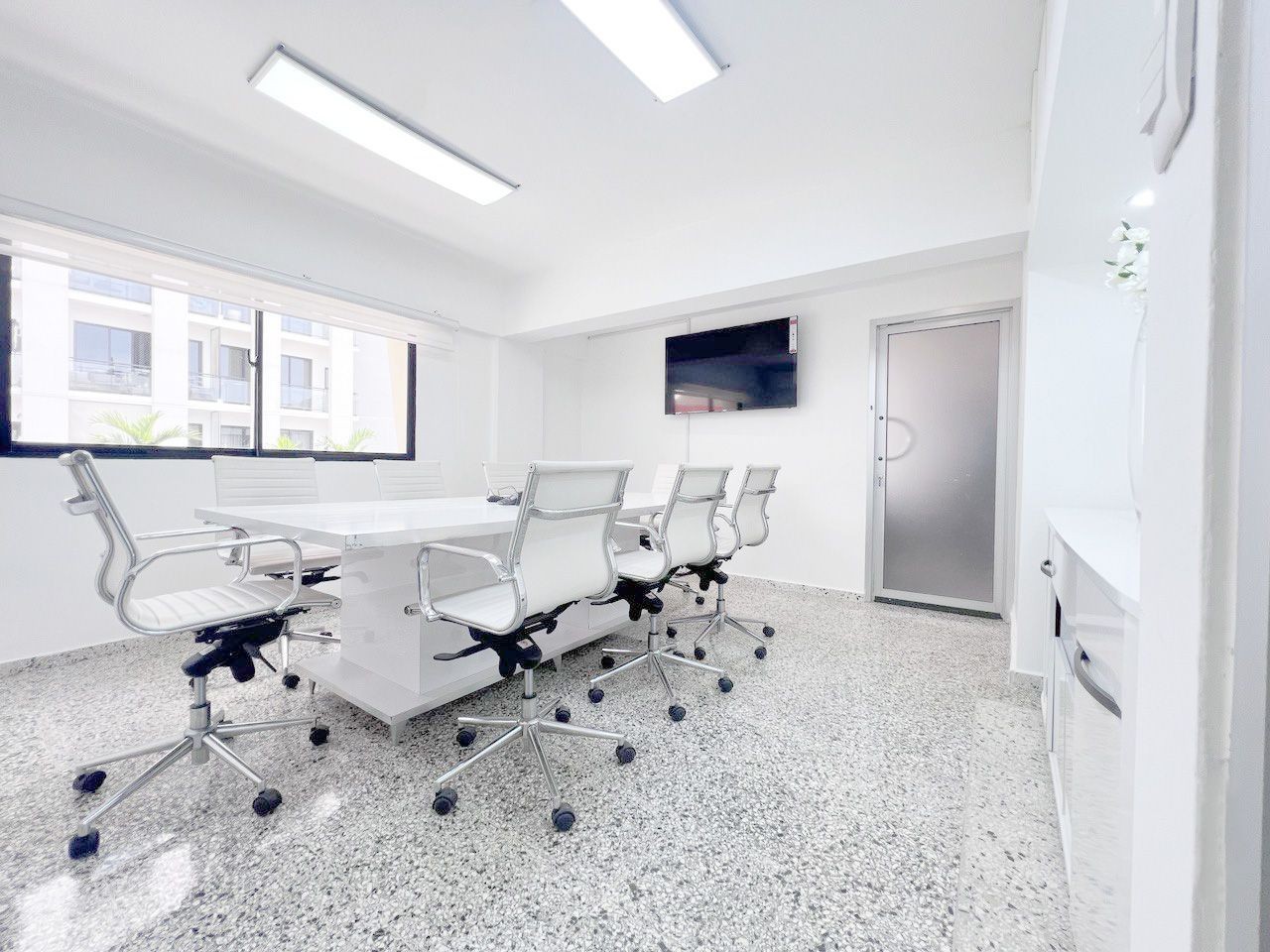 oficinas y locales comerciales - Piantini oficina amueblada 160m2 2do piso 6