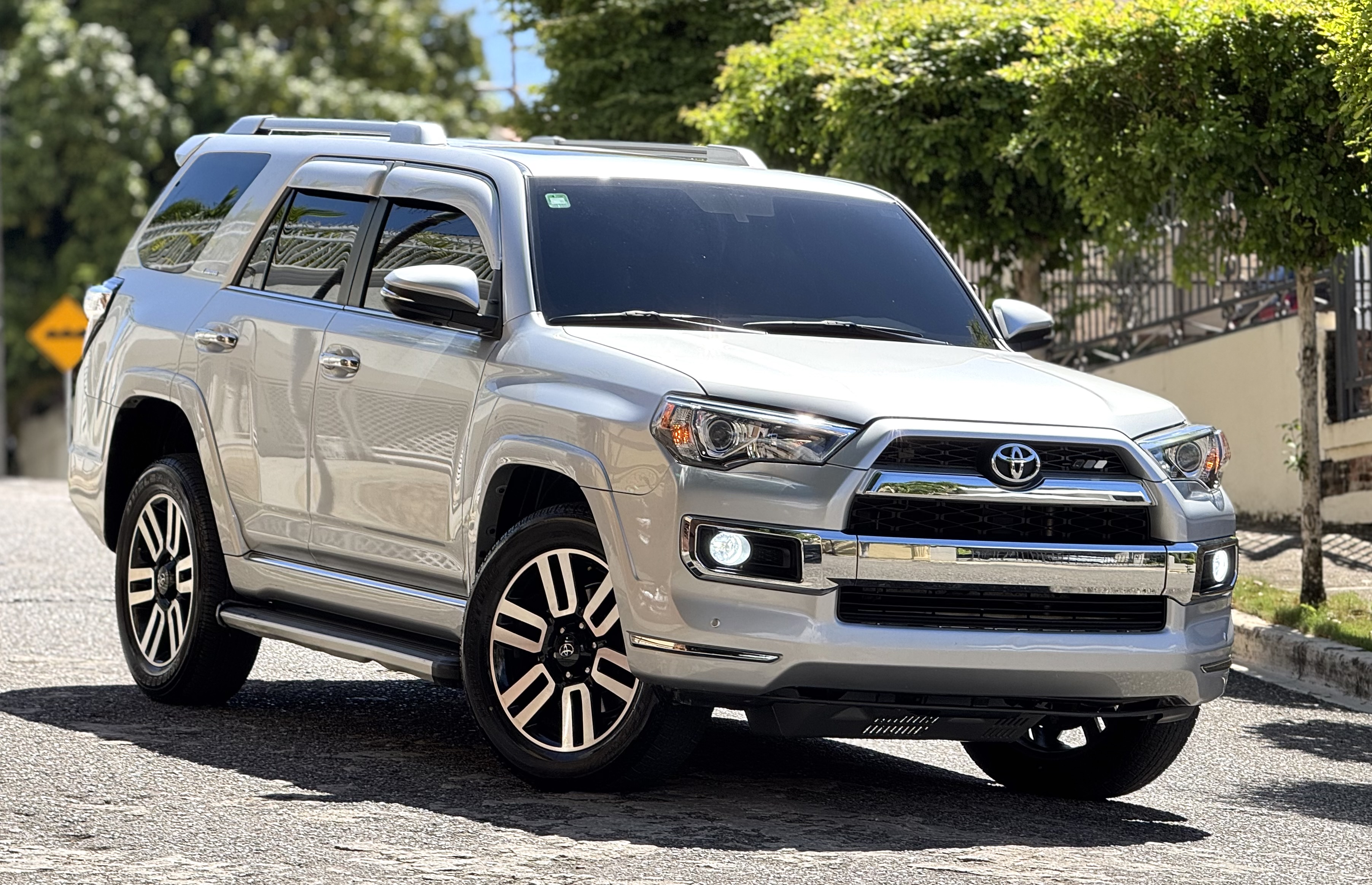 jeepetas y camionetas - Toyota 4runner Limited 4x4 3 filas 2019