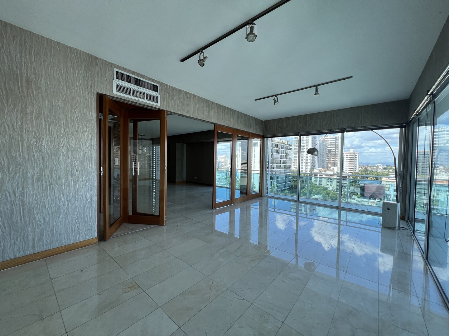 apartamentos - Piantini piso alto 3 habitaciones 3.5 banos estudio amplio balcon 8