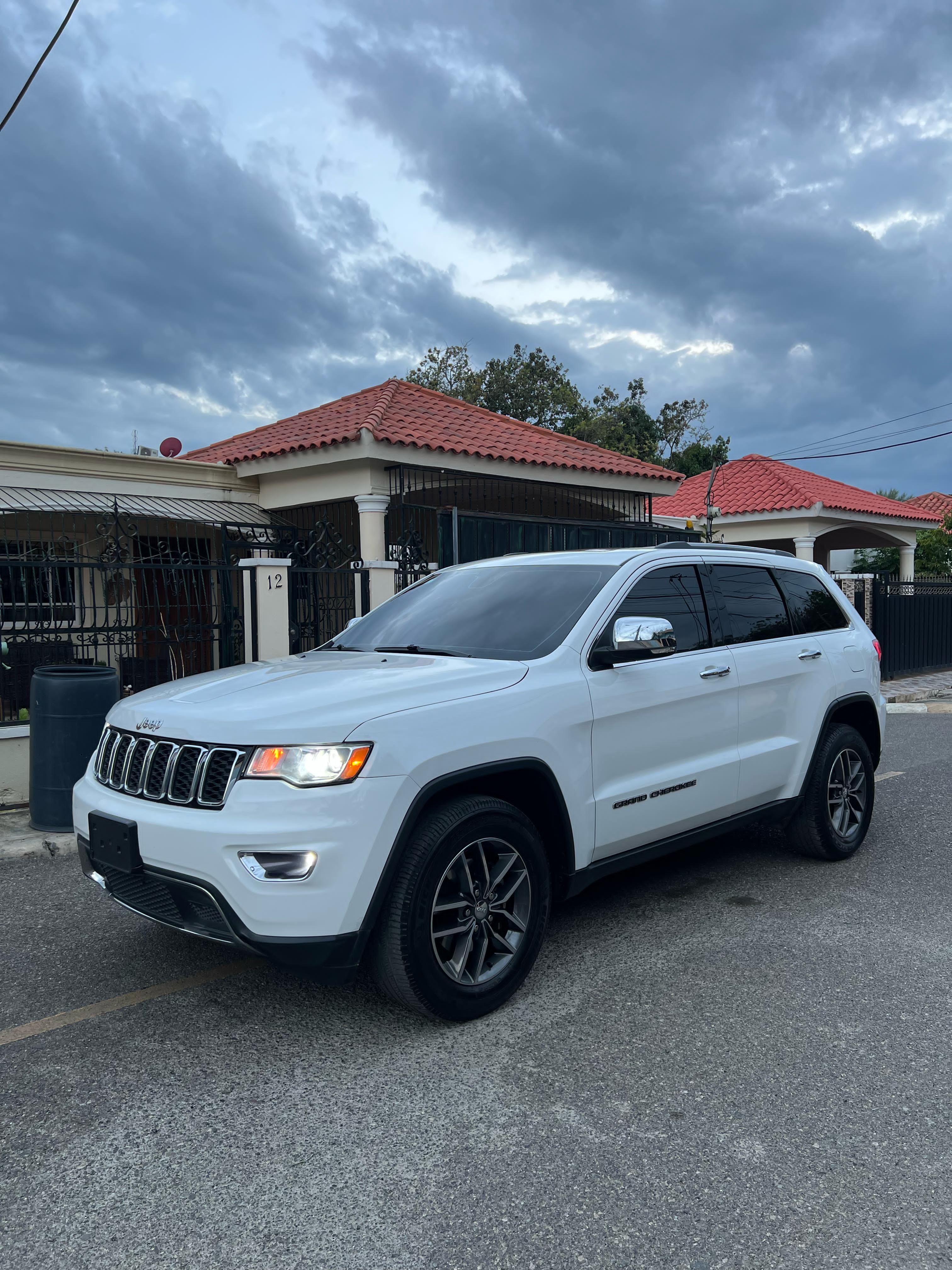 jeepetas y camionetas - jeep grand cherokee limited 4x4 2017  0