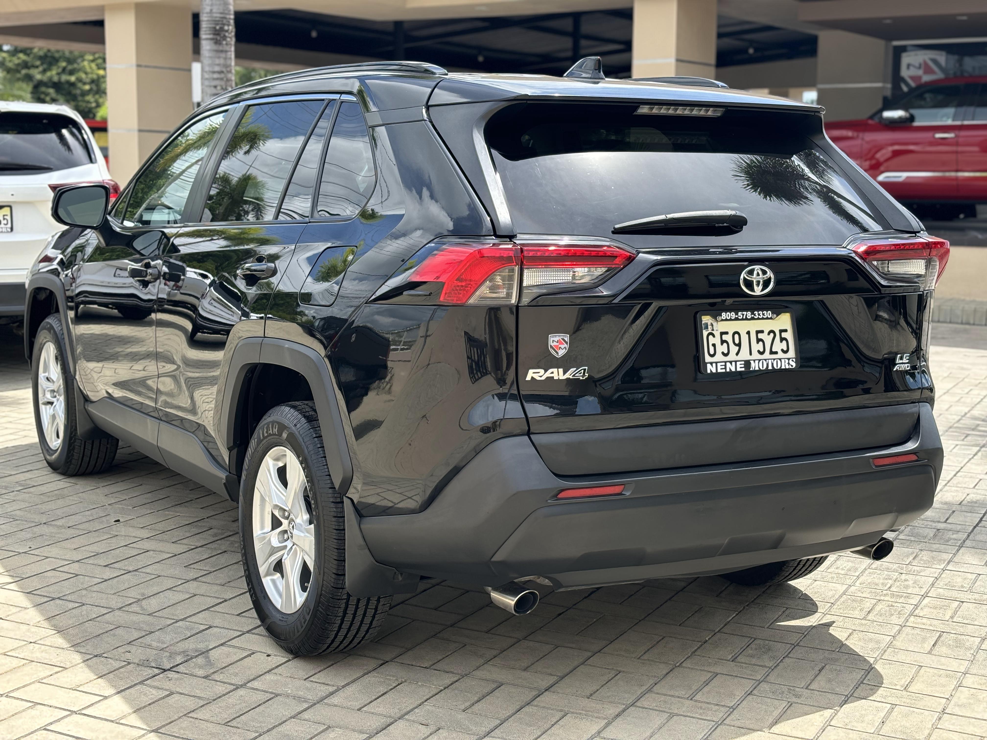 jeepetas y camionetas - Toyota Rav4 LE año 2019. 3