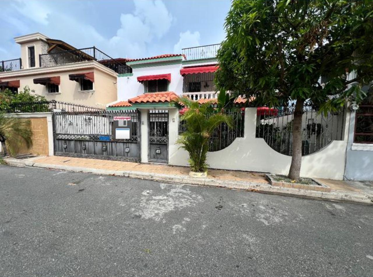casas - Vendo amplia casa en residencial mirador del este 1