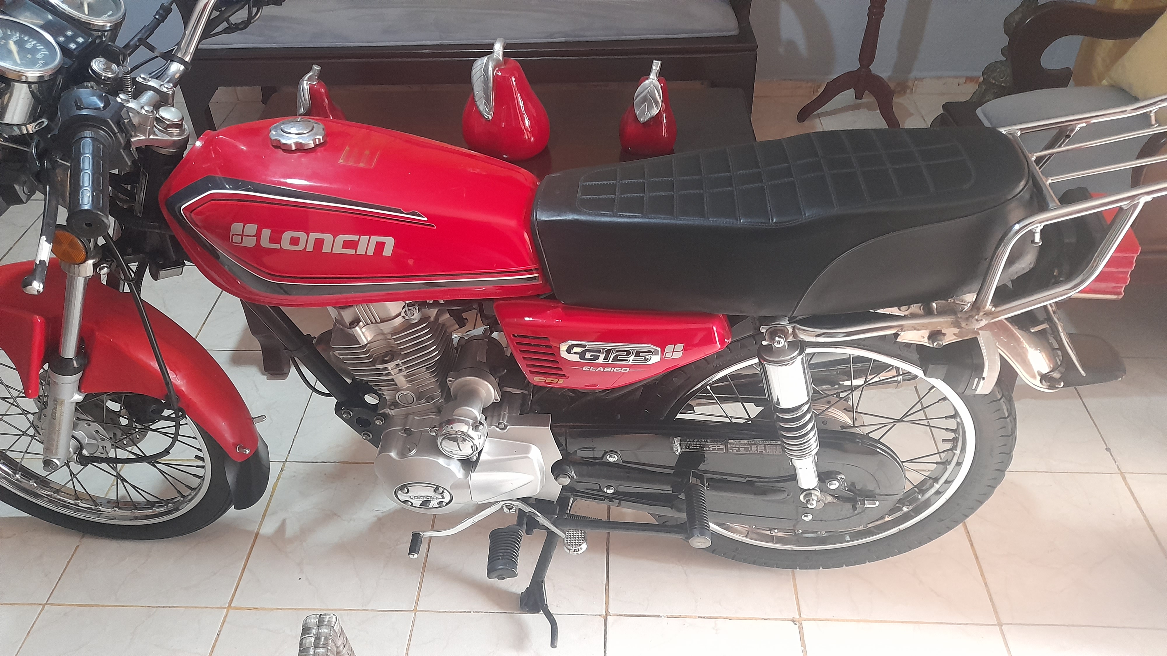 motores y pasolas - vendo loncin 125 esta en muy buenas condiciones tiene todo al día  3