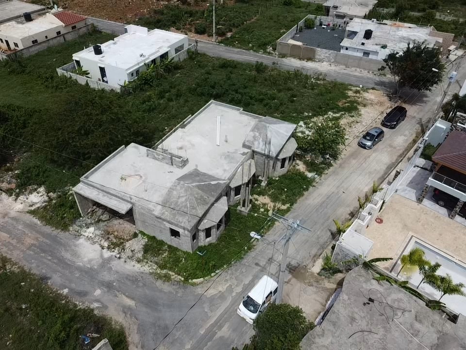 casas - SE VENDE CASA EN CONSTRUCCION de Esquina, 329Mts. EN Residencial Naime  6